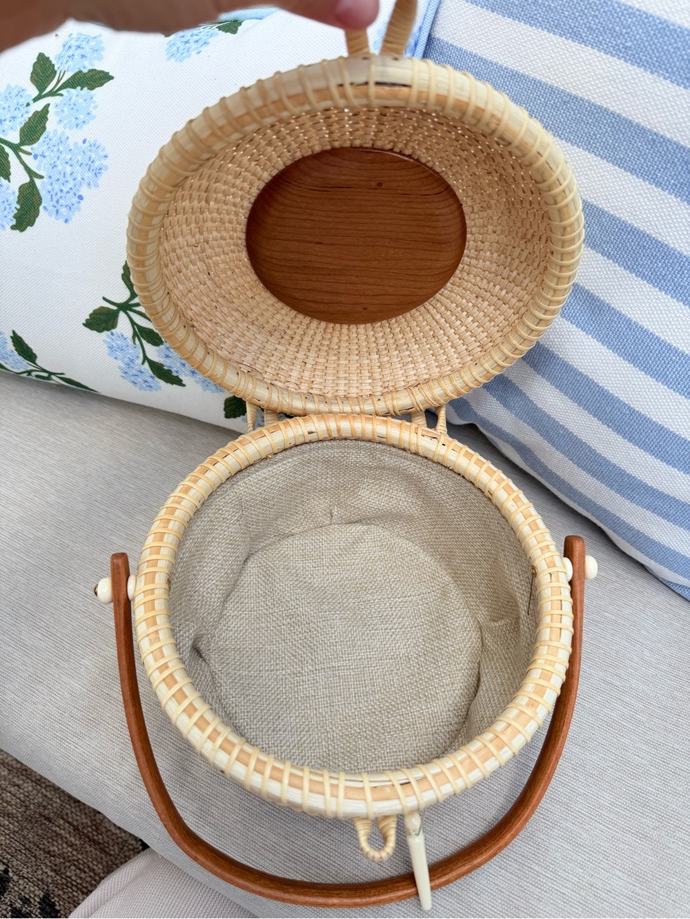 Woven Basket Top Handled Purse - Nantucket/ Cape Cod vibes Brand New - Picture 4 of 7
